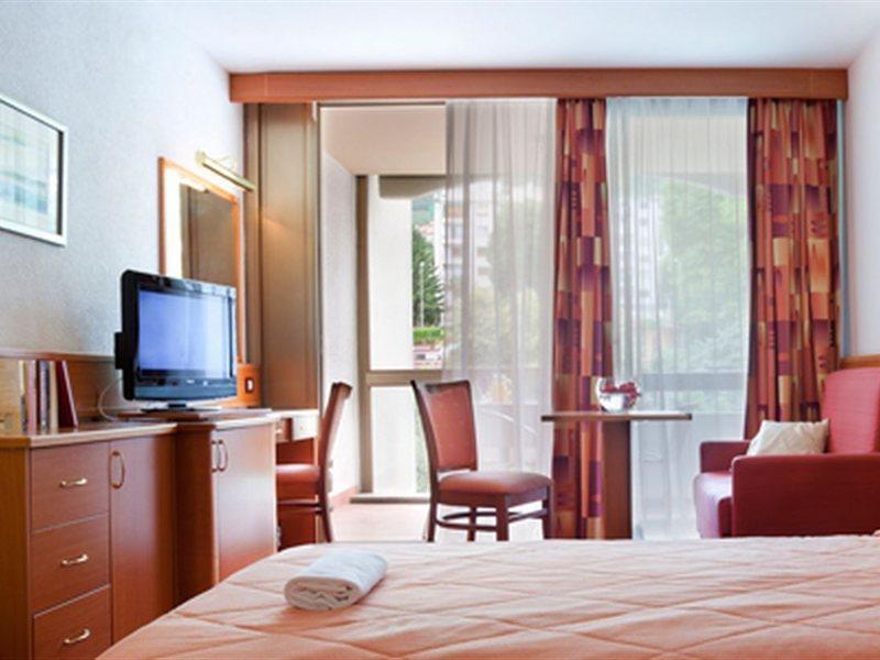 Hotel Excelsior - Liburnia Lovran Bagian luar foto