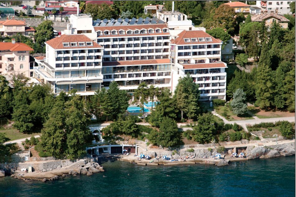 Hotel Excelsior - Liburnia Lovran Bagian luar foto